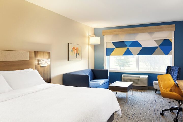 Holiday Inn Express & Suites Alexandria by IHG