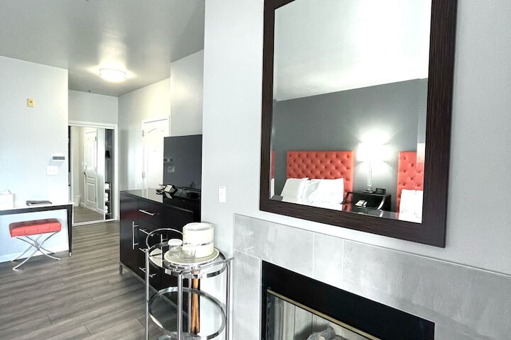 Tides Inn & Suites