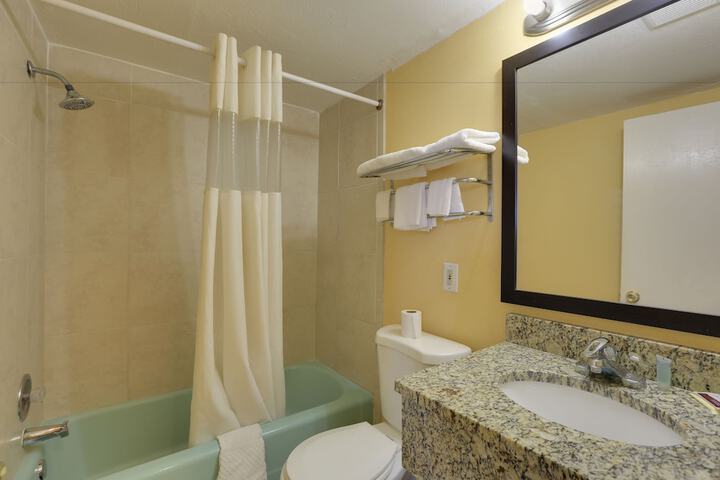 Room 9 of 28