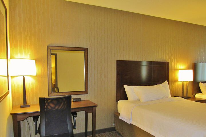 Room 80 of 118
