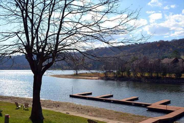 LakeFront Lodge