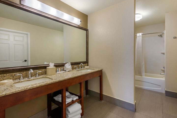 Room 15 of 27