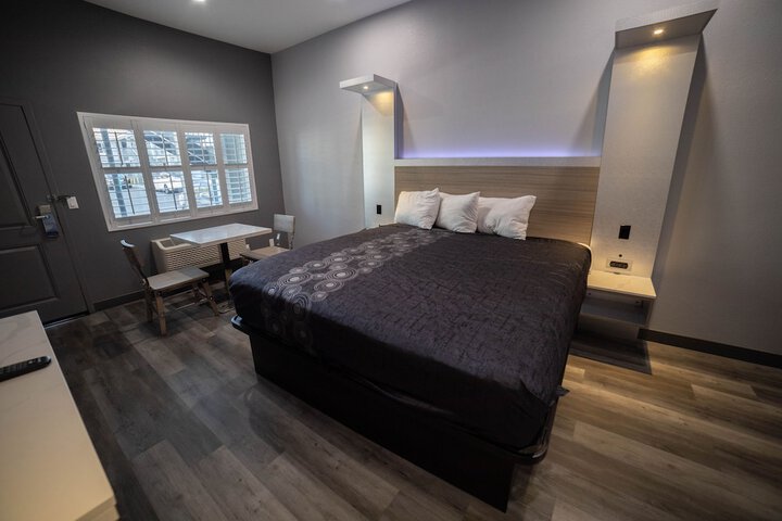 Room 32 of 73