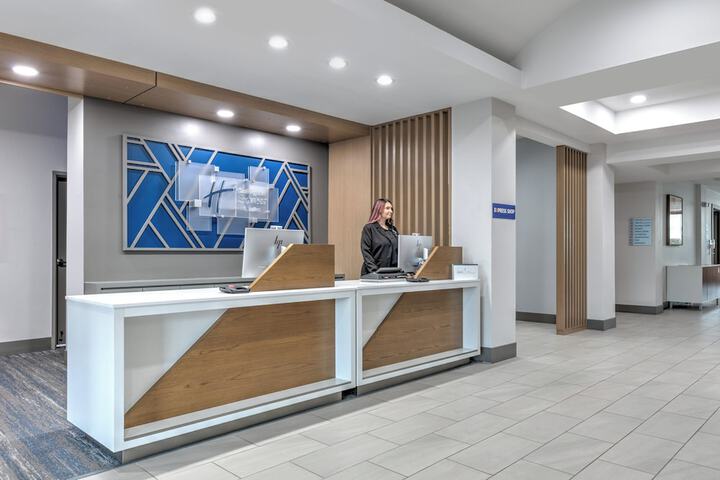 Holiday Inn Express Hotel & Suites Winnie by IHG
