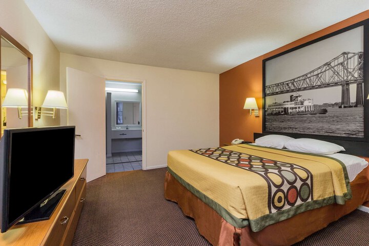 Room 12 of 19
