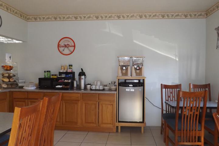 Breakfast/Coffee Service 50 of 52