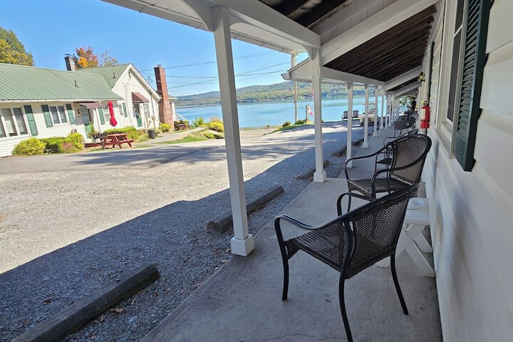 Lake View Motel