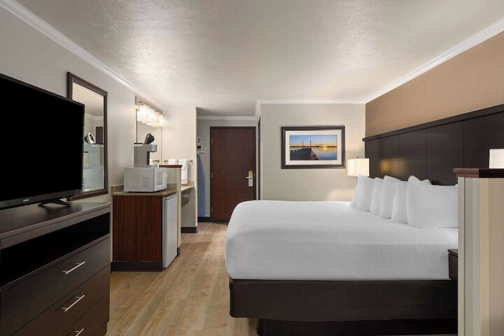 Ramada by Wyndham Moses Lake