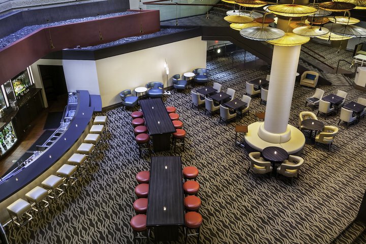 Lounge 105 of 115
