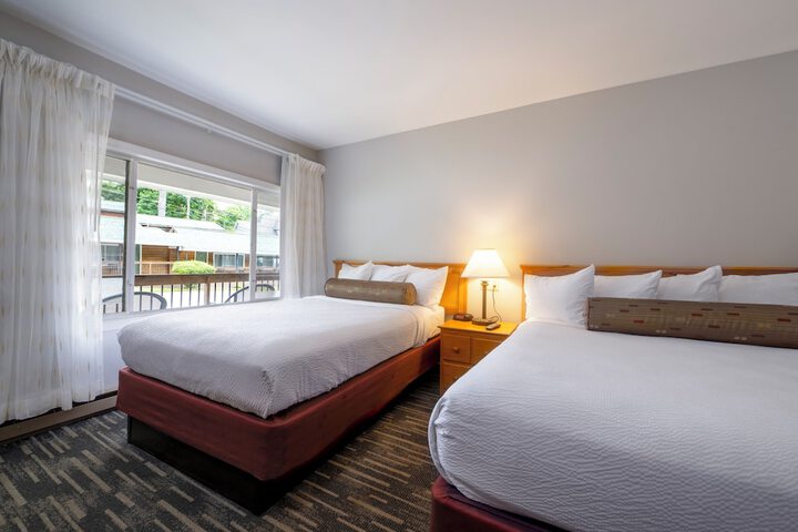 Scottys Lakeside Resort