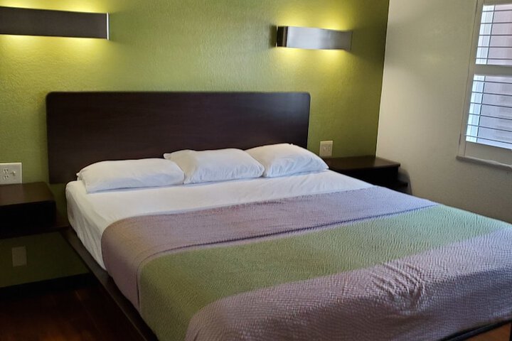 Room 15 of 48