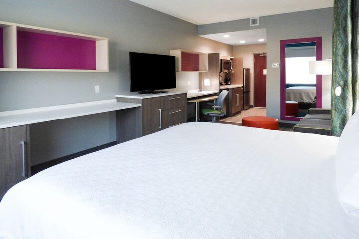 Room 4 of 9