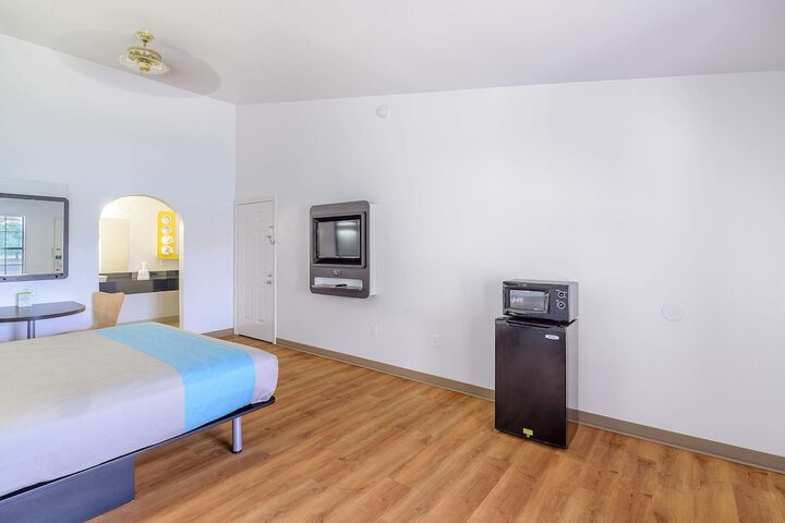 Room 21 of 30