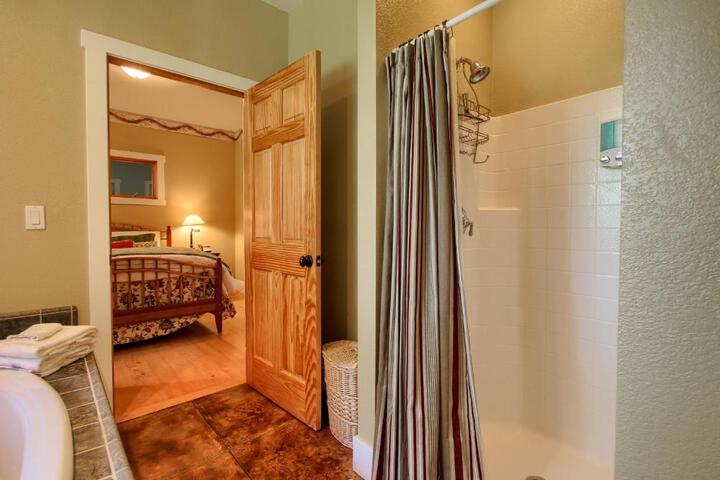 Aspen House in Fish Camp- 2 Miles from Yosemites South Entrance