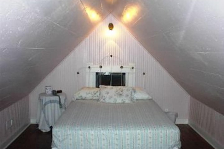 Room 72 of 108