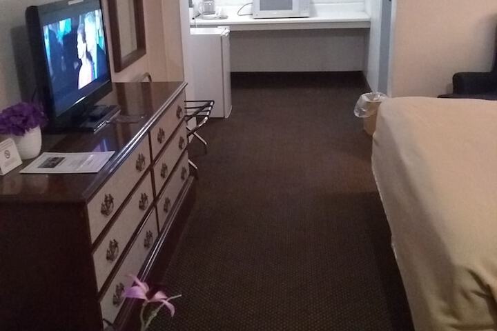 Room 7 of 16