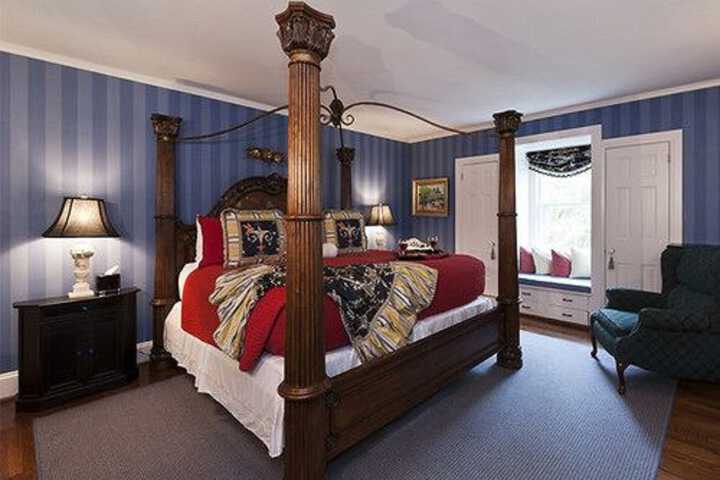 10 Fitch Luxurious Romantic Inn