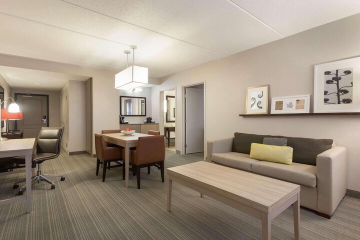Country Inn & Suites by Radisson Bloomington at Mall of America, MN
