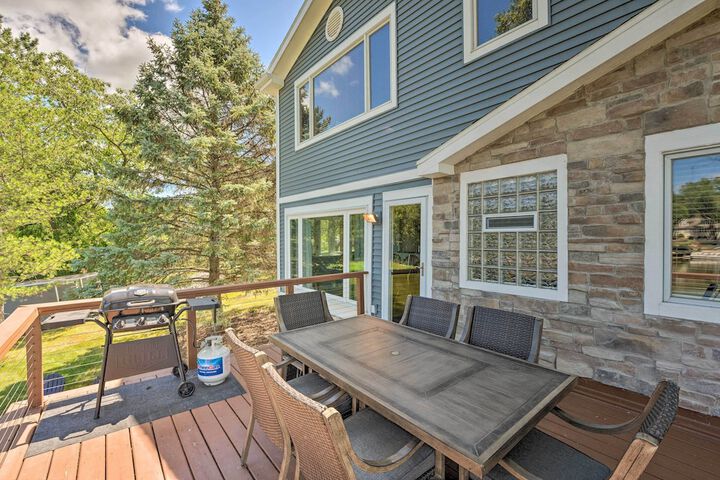 Lakefront Oasis w / Boat Dock Fire Pit, Grill