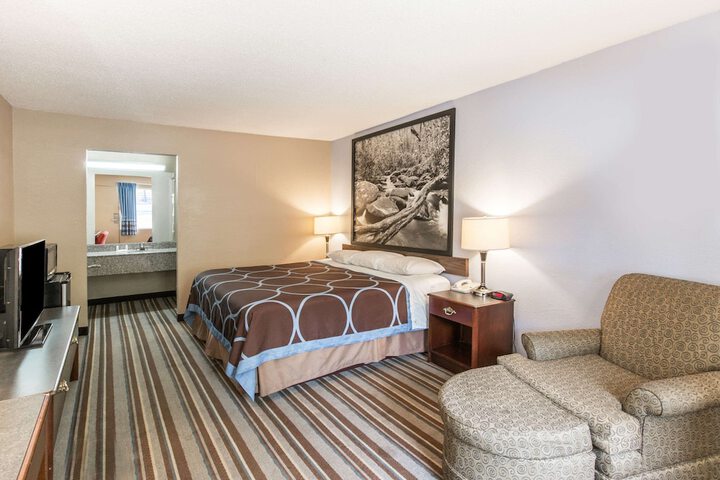 Room 4 of 11
