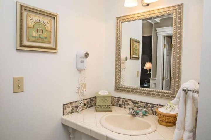 Room 8 of 22