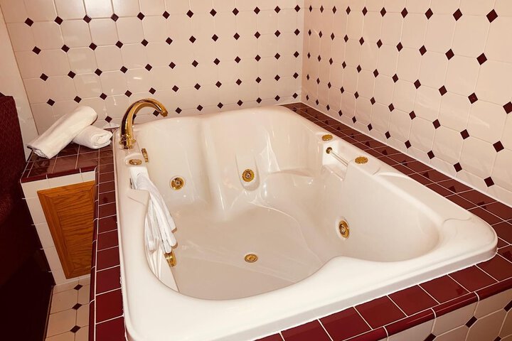 Hot Tub 50 of 56
