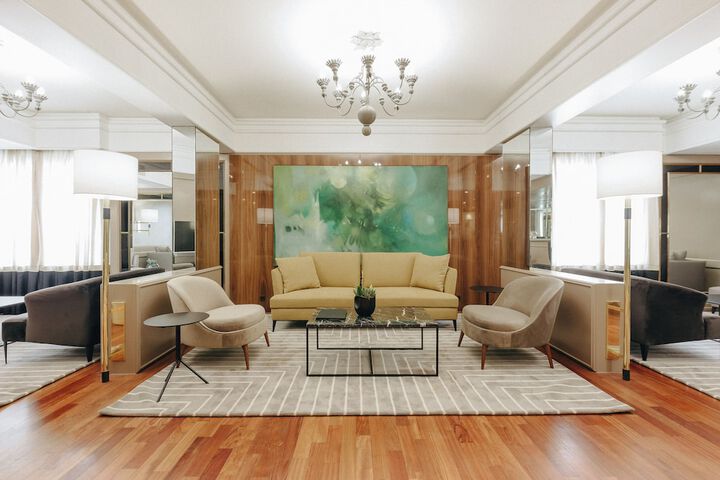 Lounge 115 of 123