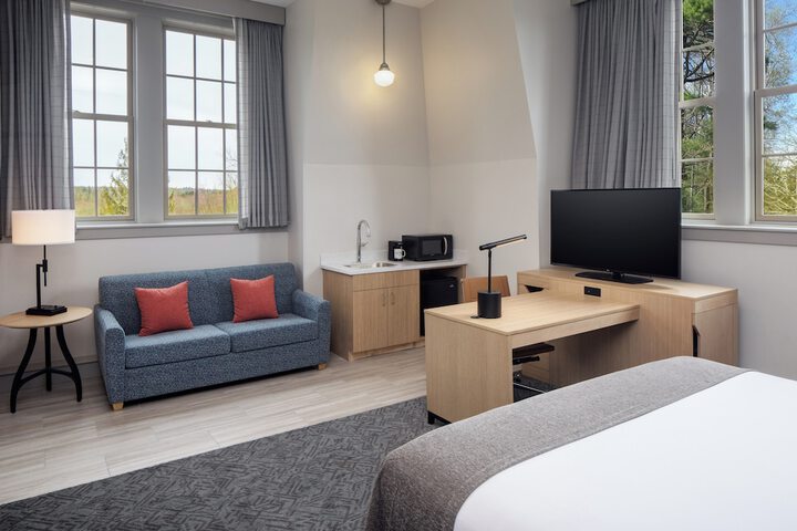 Room 34 of 40