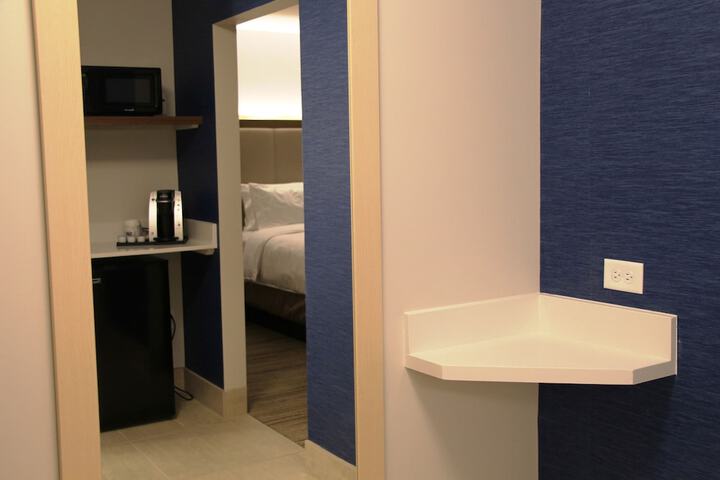 Room 120 of 148