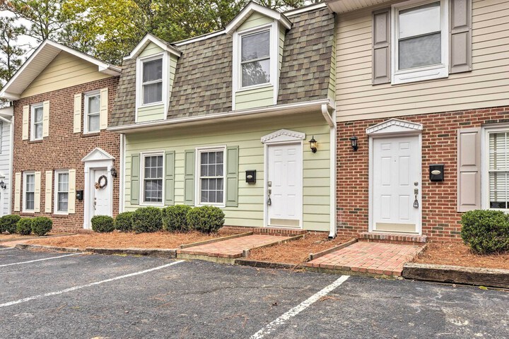 Charming Southern Pines Abode - Walk to Dtwn!