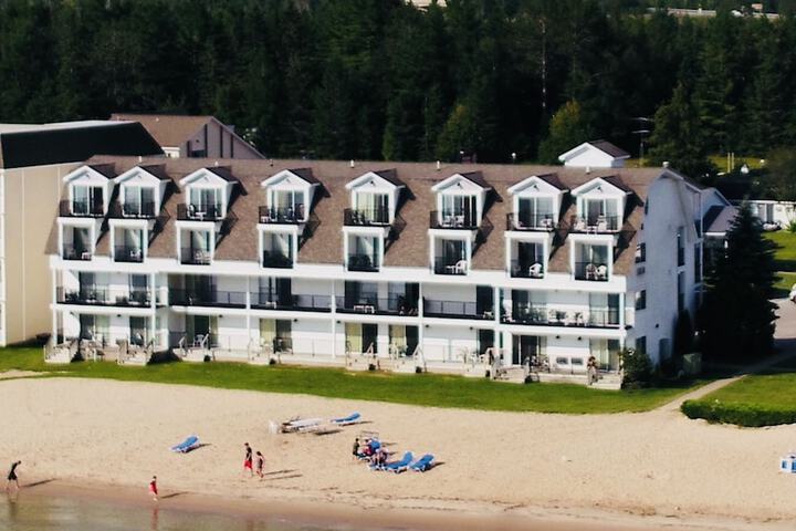 Quality Inn & Suites Mackinaw City Beachfront