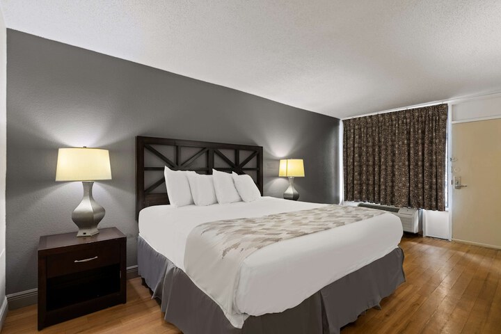 Room 16 of 27