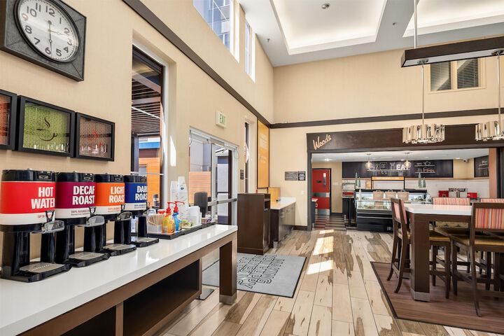 Hampton Inn & Suites Seattle-North / Lynnwood