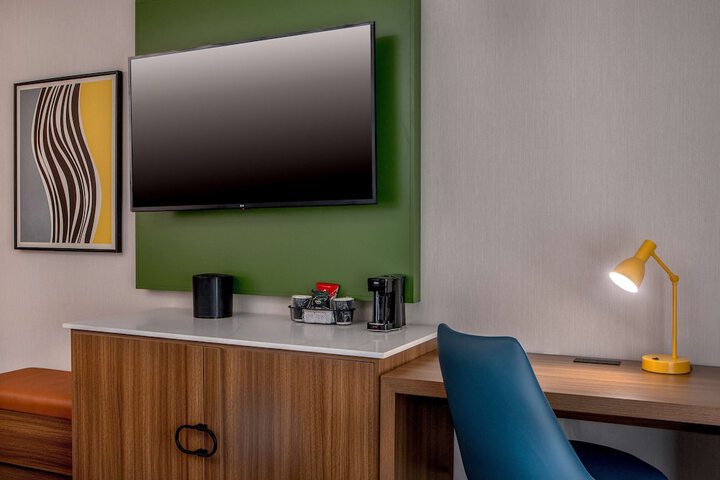 Room 11 of 28