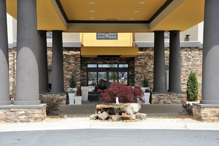 Hotel 2 of 71