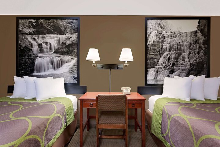 Room 9 of 28