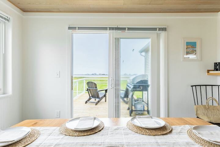 Swan Lake Cottage by Avantstay Views + Firepit