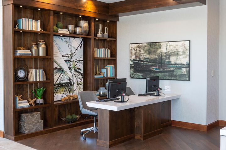 DoubleTree by Hilton Bay City - Riverfront