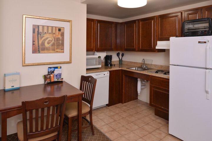 Staybridge Suites Indianapolis-Airport by IHG