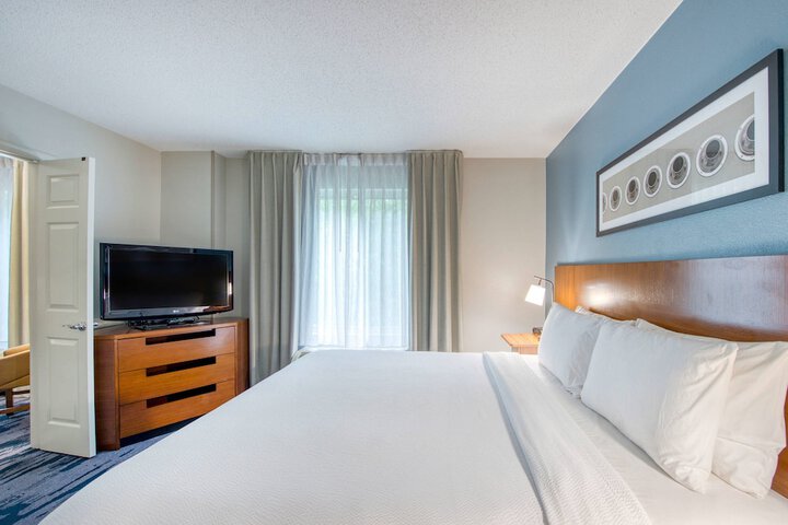 Room 32 of 46