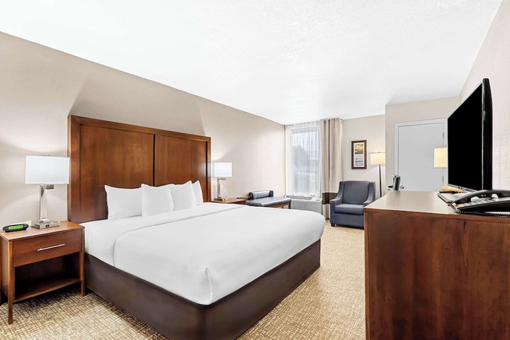 Room 27 of 48