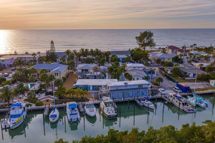 Escape Coastal Resort on Casey Key