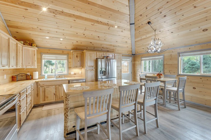Mountain Views: Cabin in Fort Garland Near Hiking