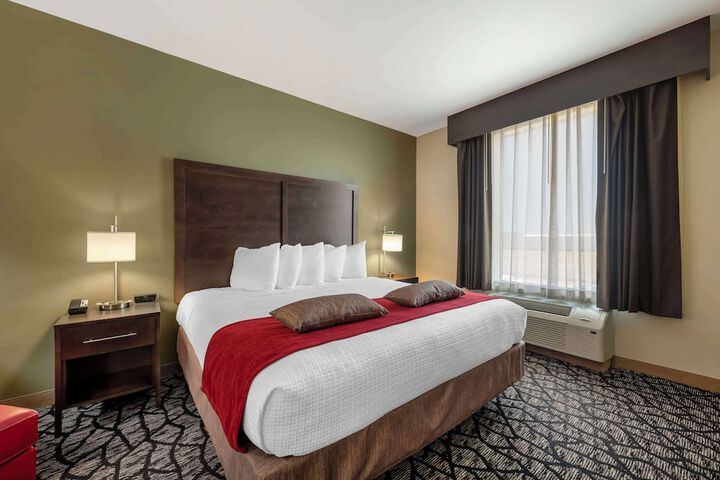 Best Western Plus Lakeview Hotel