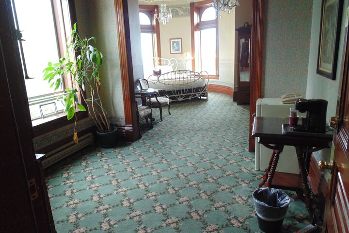 Room 16 of 68