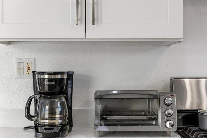 Molivu Homes 3BR - NewRemodel PetFriendly, Yard
