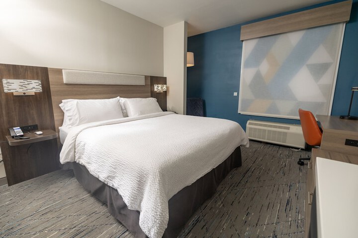Room 25 of 46