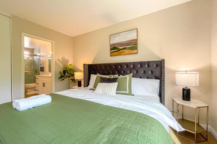 Sweet 2 bd for monthly stay! 20 mi to Disney