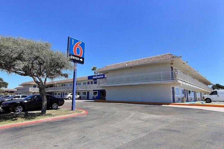 Hotel 6 of 41