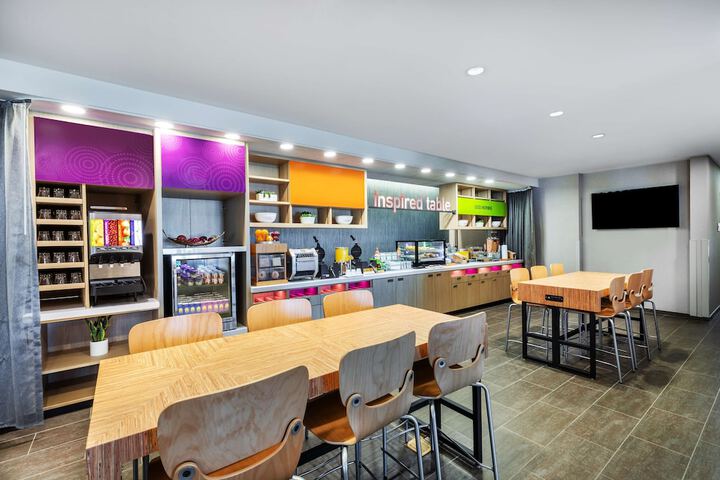 Breakfast/Coffee Service 25 of 31